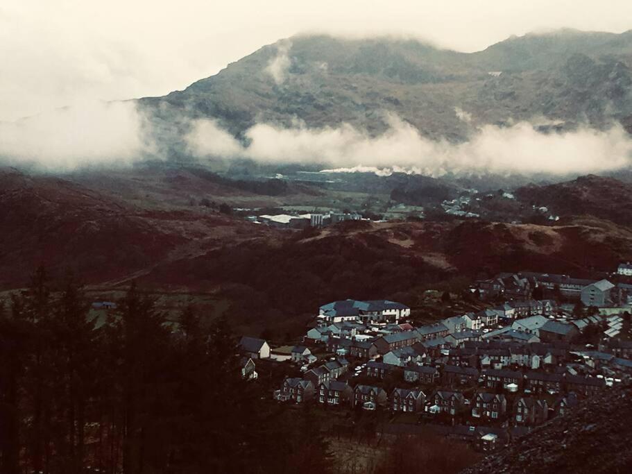 Cosy Terrace Cottage Built Into The Mountain Side. Blaenau Ffestiniog Exteriér fotografie
